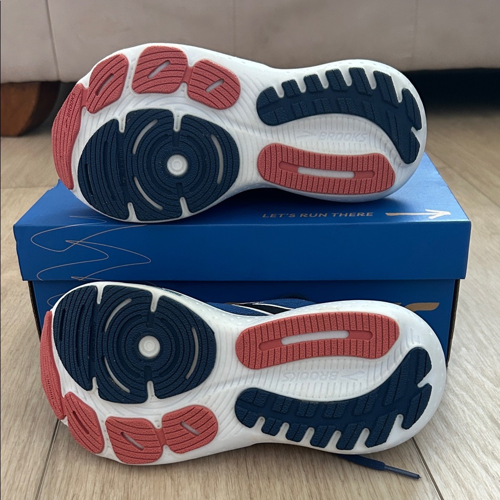 NEW! Brooks Navy and Coral Running Shoes - Picture 4 of 6